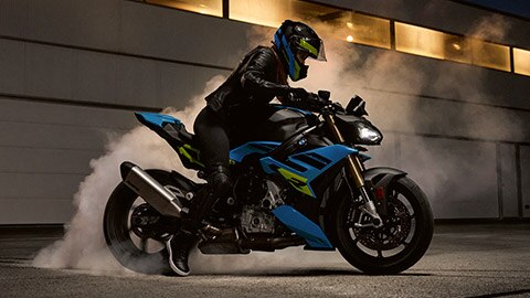 S 1000 R moving shot.